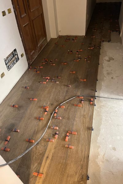 Posa pavimento ingresso - Edilizia Censasorte