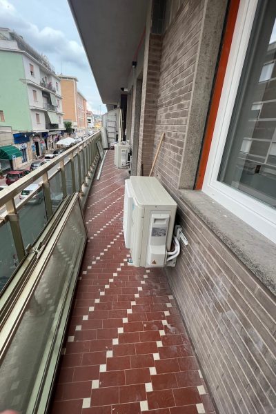 Balcone con installazione climatizzatore - Civitavecchia